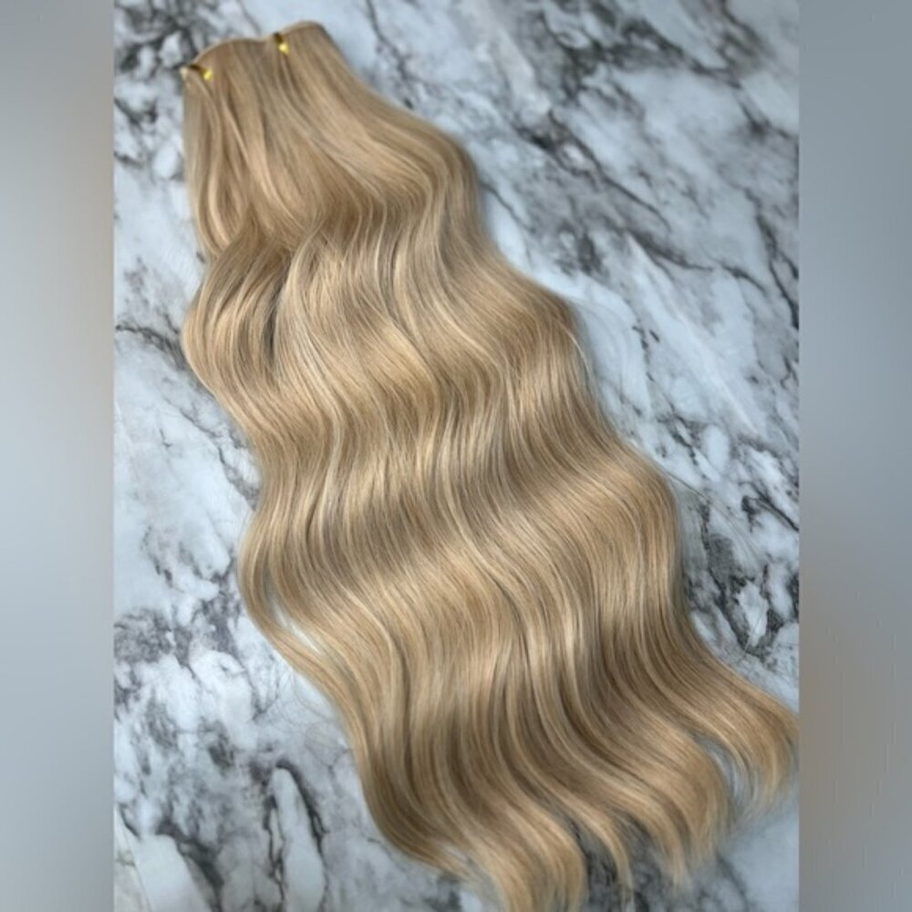 20 IN VOLUMIZING WEFT CLIP IN SET LIGHT BLONDE CURLY WAVE HAIR EXTENSION…